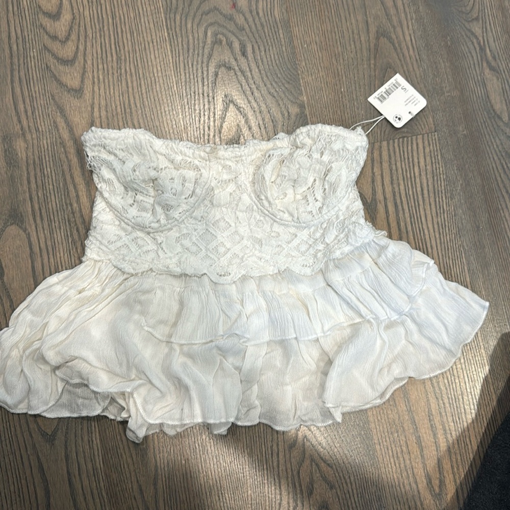 Adorable coquette free people tube top. Size S with tags still on.